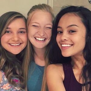 Meet your Posher, Caitlin